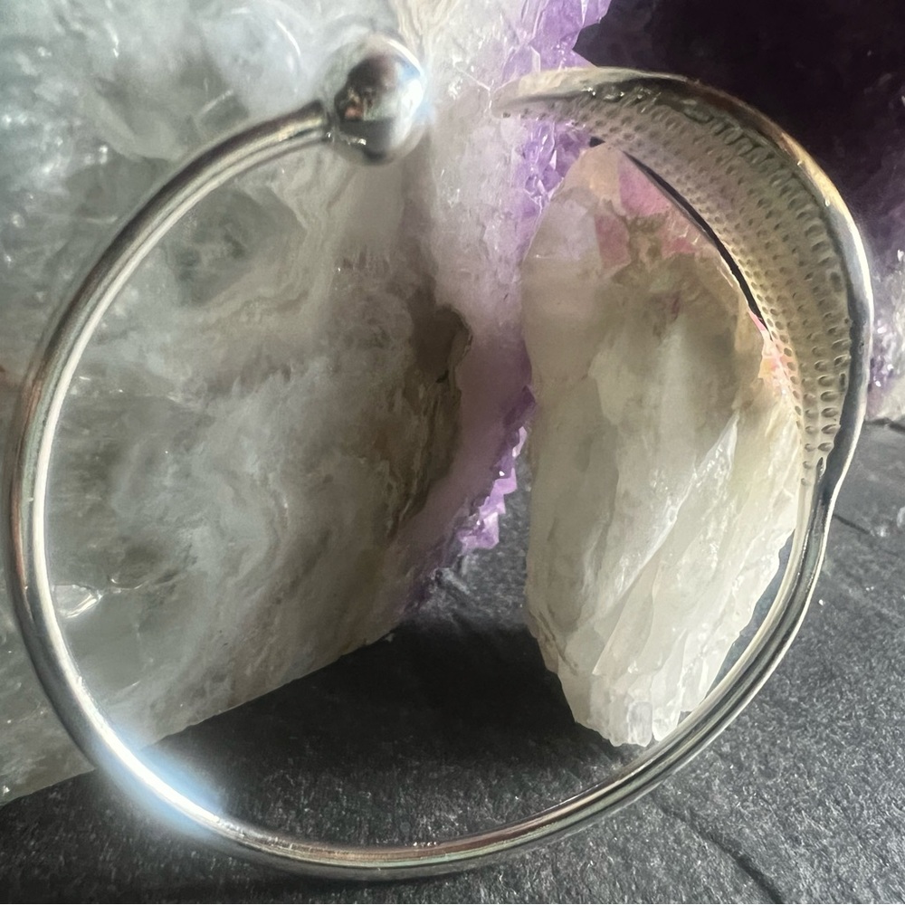 Silver Leaf adjustable bangle - Picture 11 of 16